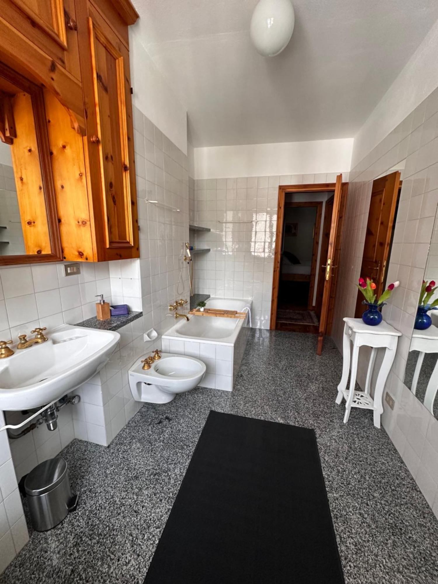 Ampio Appartamento Con Vista “Casa Magro” ตีราโน ภายนอก รูปภาพ