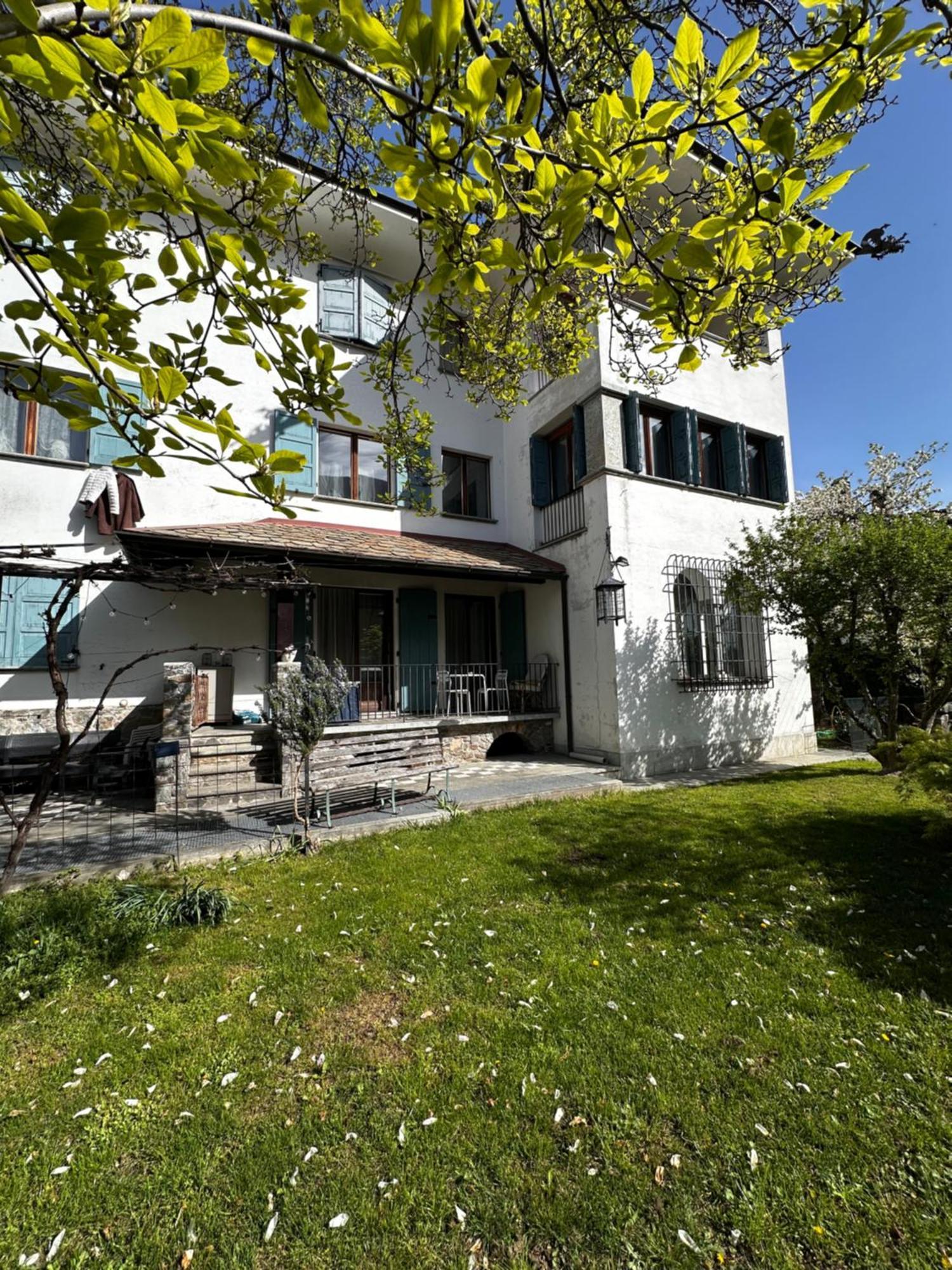 Ampio Appartamento Con Vista “Casa Magro” ตีราโน ภายนอก รูปภาพ